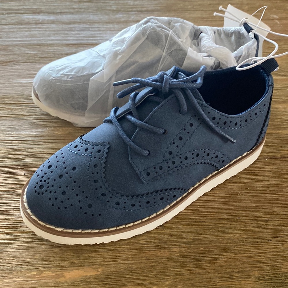 Boys blue dress shoe